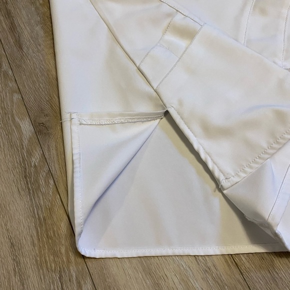 WONDER WINK | White Scrub Top with Blank RN - Picture 4 of 7